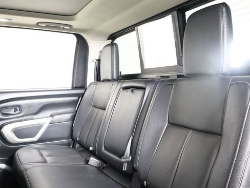 Used 2020 Nissan Titan SL w/ Moonroof Package image 10