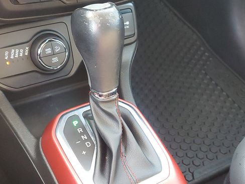 Used 2020 Jeep Renegade Trailhawk image 28