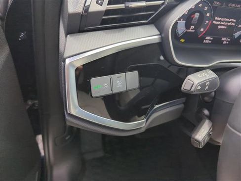 Used 2025 Audi Q3 2.0T Premium image 29