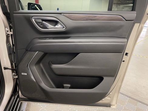 Used 2021 Chevrolet Suburban LT image 13
