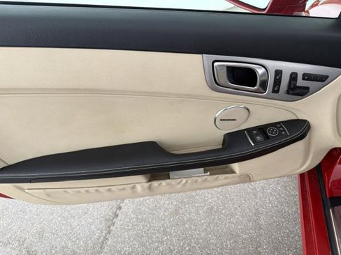 Used 2013 Mercedes-Benz SLK 250 image 9