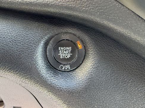 Certified 2019 Jeep Cherokee Latitude Plus FWD image 29