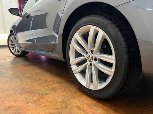 Used 2019 Volkswagen Passat 2.0T Wolfsburg w/ Wheels & Sunroof Package image 40