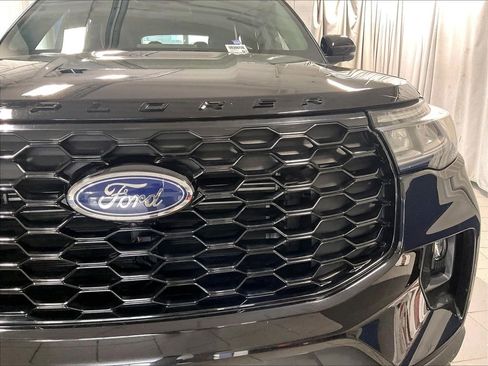 Used 2025 Ford Explorer ST-Line w/ ST-Line Street Pack AWD/4WD image 32