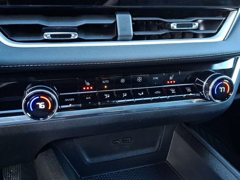 Used 2025 Chevrolet Equinox LT w/ Convenience Package II image 17