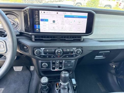 Used 2025 Jeep Wrangler Unlimited Sport AWD/4WD image 22