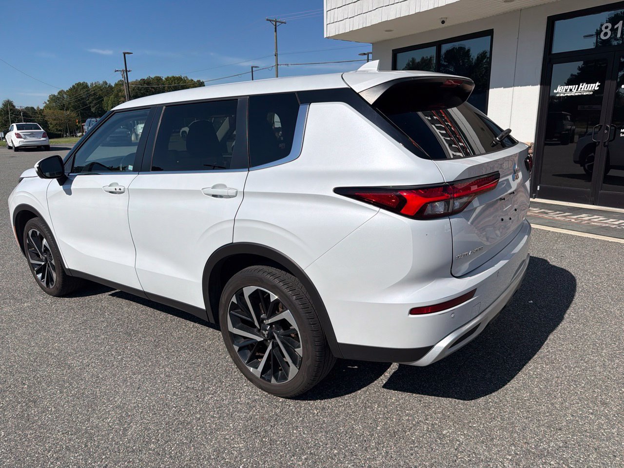 Used 2024 Mitsubishi Outlander SE Black Edition FWD image 6