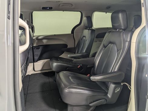 Used 2022 Chrysler Pacifica Touring-L FWD image 27