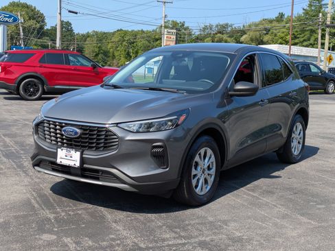 Used 2023 Ford Escape Active w/ Tech Pack #1 AWD/4WD image 5