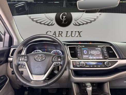 Used 2019 Toyota Highlander XLE FWD image 10