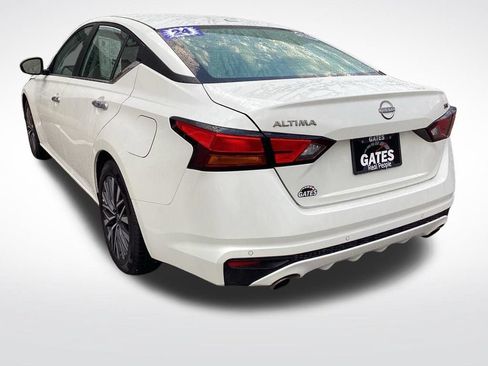 Used 2024 Nissan Altima 2.5 SV w/ SV Premium Package FWD image 9
