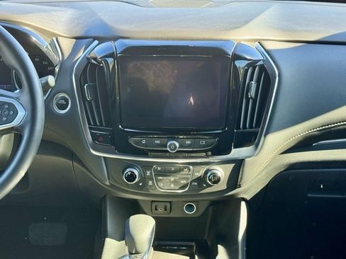 Used 2023 Chevrolet Traverse LT image 23