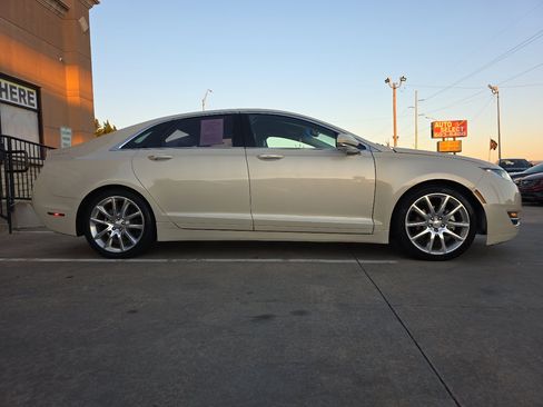 Used 2016 Lincoln MKZ Hybrid image 4