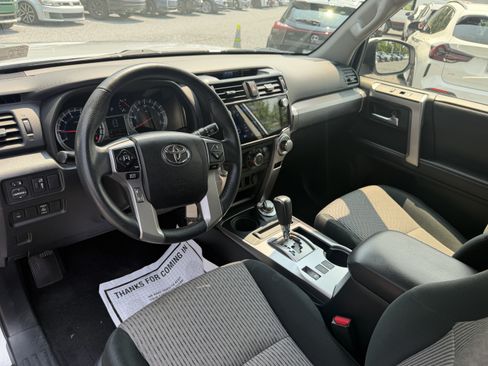 Used 2018 Toyota 4Runner SR5 AWD/4WD image 11