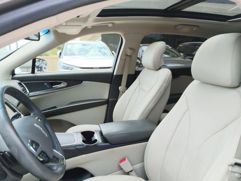 Used 2018 Lincoln MKX Reserve w/ Lincoln MKX Climate Package FWD image 7