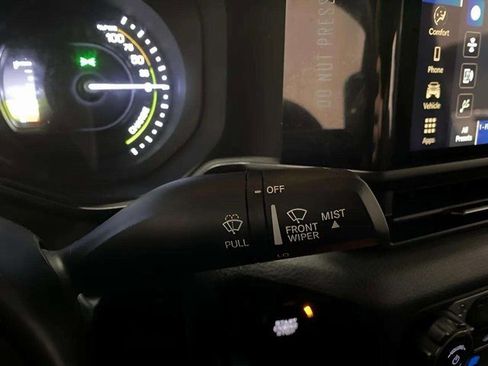 Used 2024 Jeep Wrangler Unlimited image 27