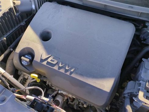 Used 2022 Chevrolet Traverse LT image 29