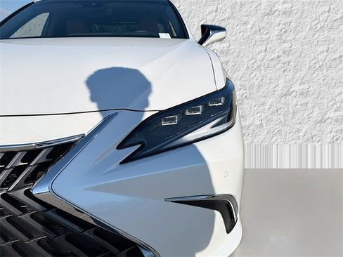 New 2025 Lexus ES 350 Ultra Luxury image 9