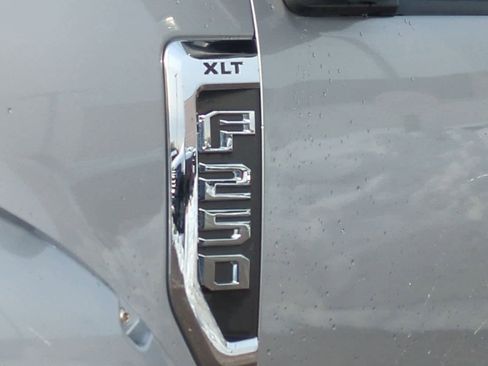 Used 2020 Ford F250 XLT w/ XLT Premium Package image 13