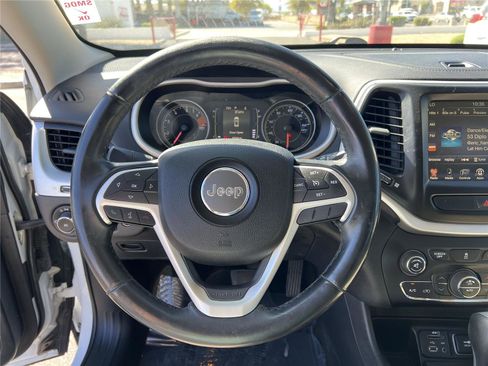 Used 2017 Jeep Cherokee Latitude w/ Comfort/Convenience Group FWD image 12