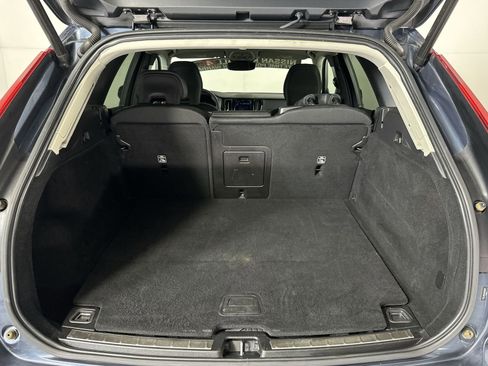 Used 2022 Volvo XC60 B5 Momentum AWD/4WD image 25