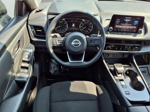 Used 2024 Nissan Rogue S FWD image 9