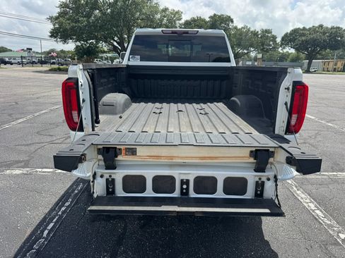 Used 2022 GMC Sierra 3500 Denali w/ Technology Package AWD/4WD image 10