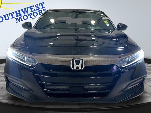 Used 2018 Honda Accord Sport image 2