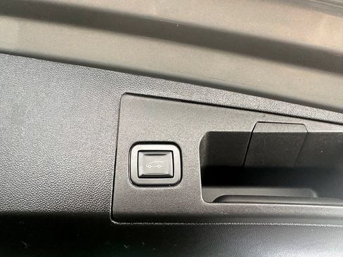 Used 2018 Cadillac XT5 Luxury w/ Driver Awareness Package FWD image 30