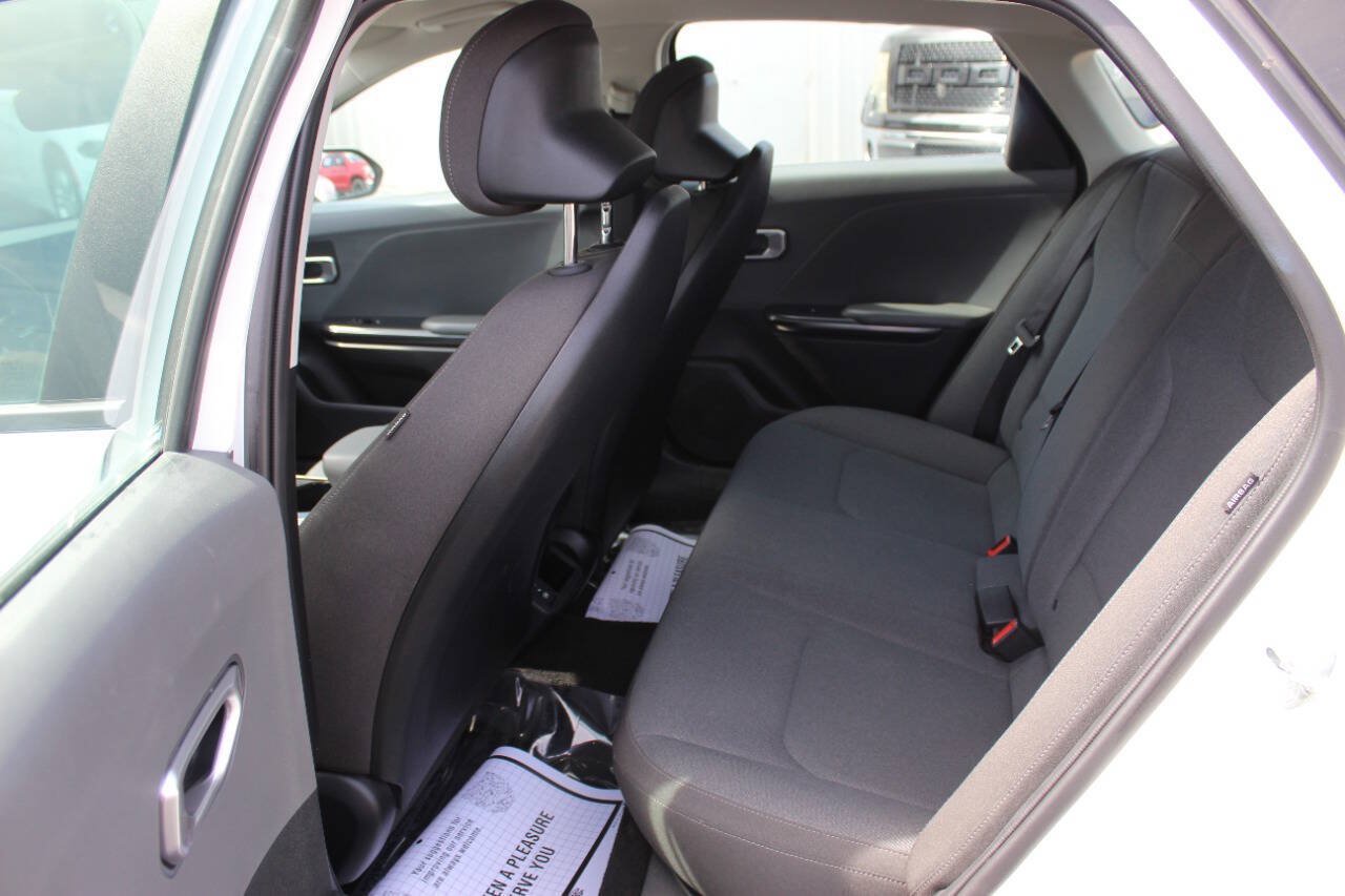 Used 2025 Kia K4 FWD image 13