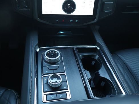 Used 2024 Ford Expedition Platinum image 16