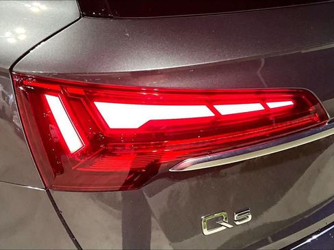 Used 2021 Audi Q5 e Prestige w/ Prestige Package image 28