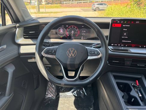 Used 2026 Volkswagen Tiguan SE AWD/4WD image 34