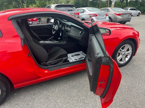Used 2014 Ford Mustang Coupe RWD image 9