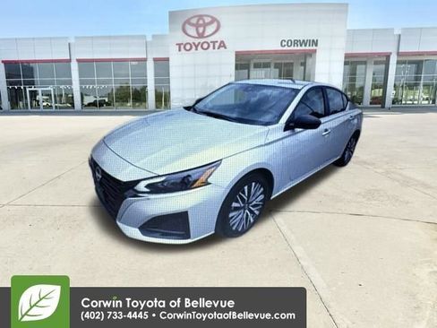 Used 2025 Nissan Altima 2.5 SV FWD image 1