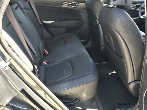 Certified 2024 Kia Sportage EX image 18