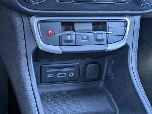 Certified 2022 GMC Terrain SLT w/ LPO, Floor Liner Package AWD/4WD image 25