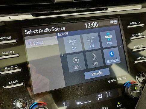 Used 2020 Toyota Camry SE w/ Sunroof Package image 15