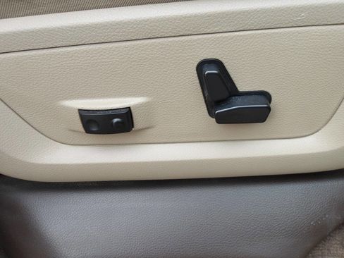 Used 2010 Dodge Ram 2500 Truck Laramie w/ Cold Weather Pkg image 32