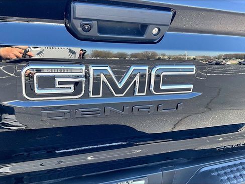 New 2026 GMC Canyon Denali w/ LPO, Denali Black Edition AWD/4WD image 10