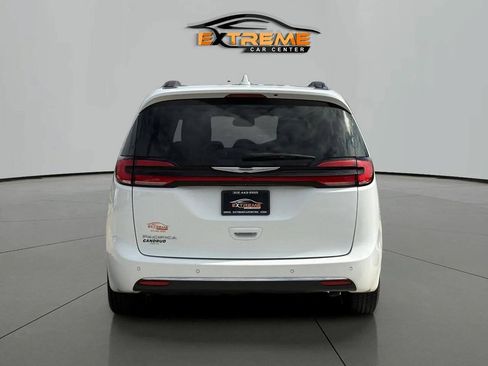 Used 2022 Chrysler Pacifica Touring-L FWD image 5
