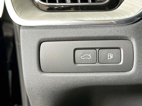 Certified 2025 Volvo XC60 T8 Ultra w/ Protection Package Premier image 8