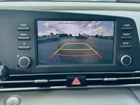 Used 2022 Hyundai Elantra SEL FWD image 19