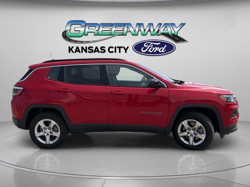 Used 2023 Jeep Compass Latitude AWD/4WD image 8