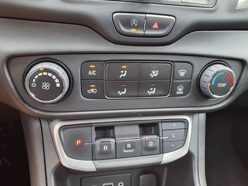 Used 2024 GMC Terrain SLE w/ Elevation Edition FWD image 8