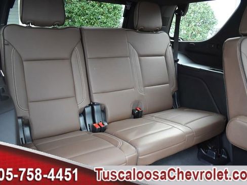 Used 2025 Chevrolet Tahoe High Country image 32