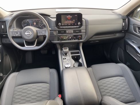 Used 2024 Nissan Pathfinder S AWD/4WD image 17