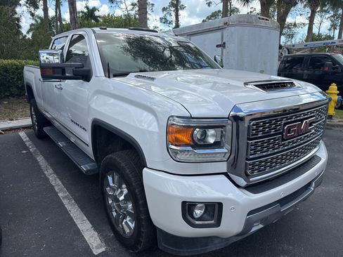 Used 2019 GMC Sierra 2500 Denali w/ Duramax Plus Package image 3
