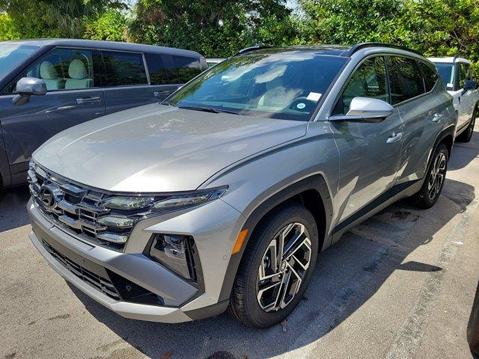New 2026 Hyundai Tucson Limited FWD image 2