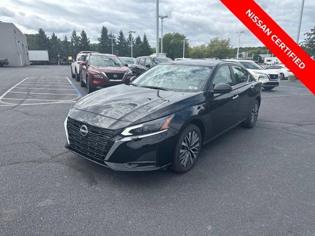 Certified 2025 Nissan Altima 2.5 SV AWD/4WD image 4